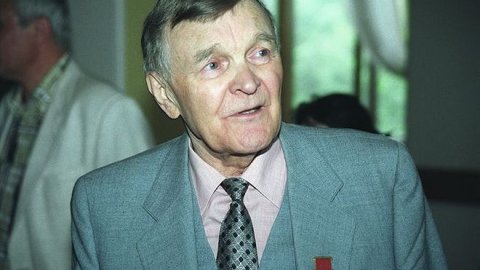 Старейший писатель-фронтовик отметил день рождения