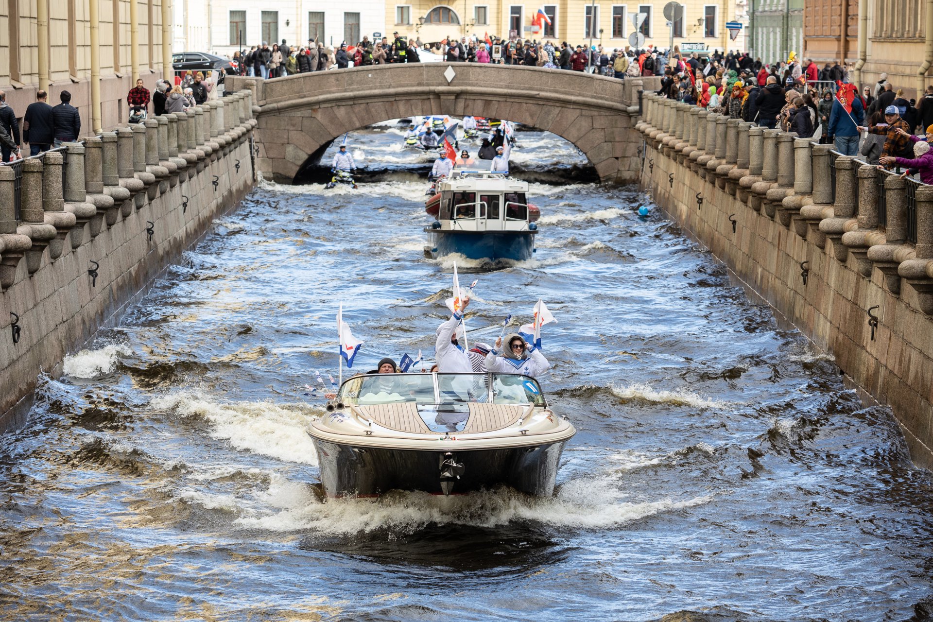 20 мая спб. Бессмертная флотилия в Петербурге. День ВМФ В Питере. Петербург в мае. Питер в конце мая.